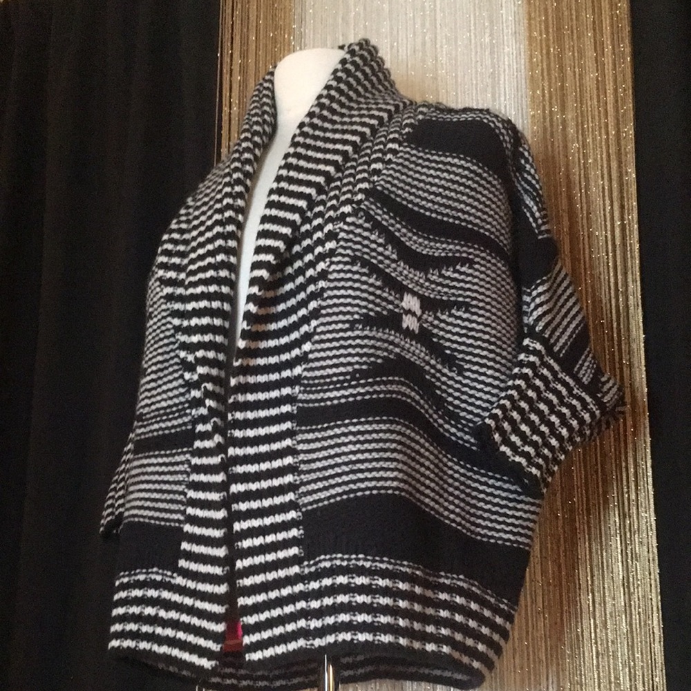 Express Cardigan - Picture 2 of 8